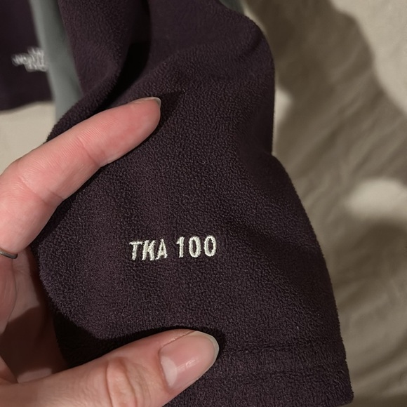 North  face long sleeve ￼ - Picture 2 of 3